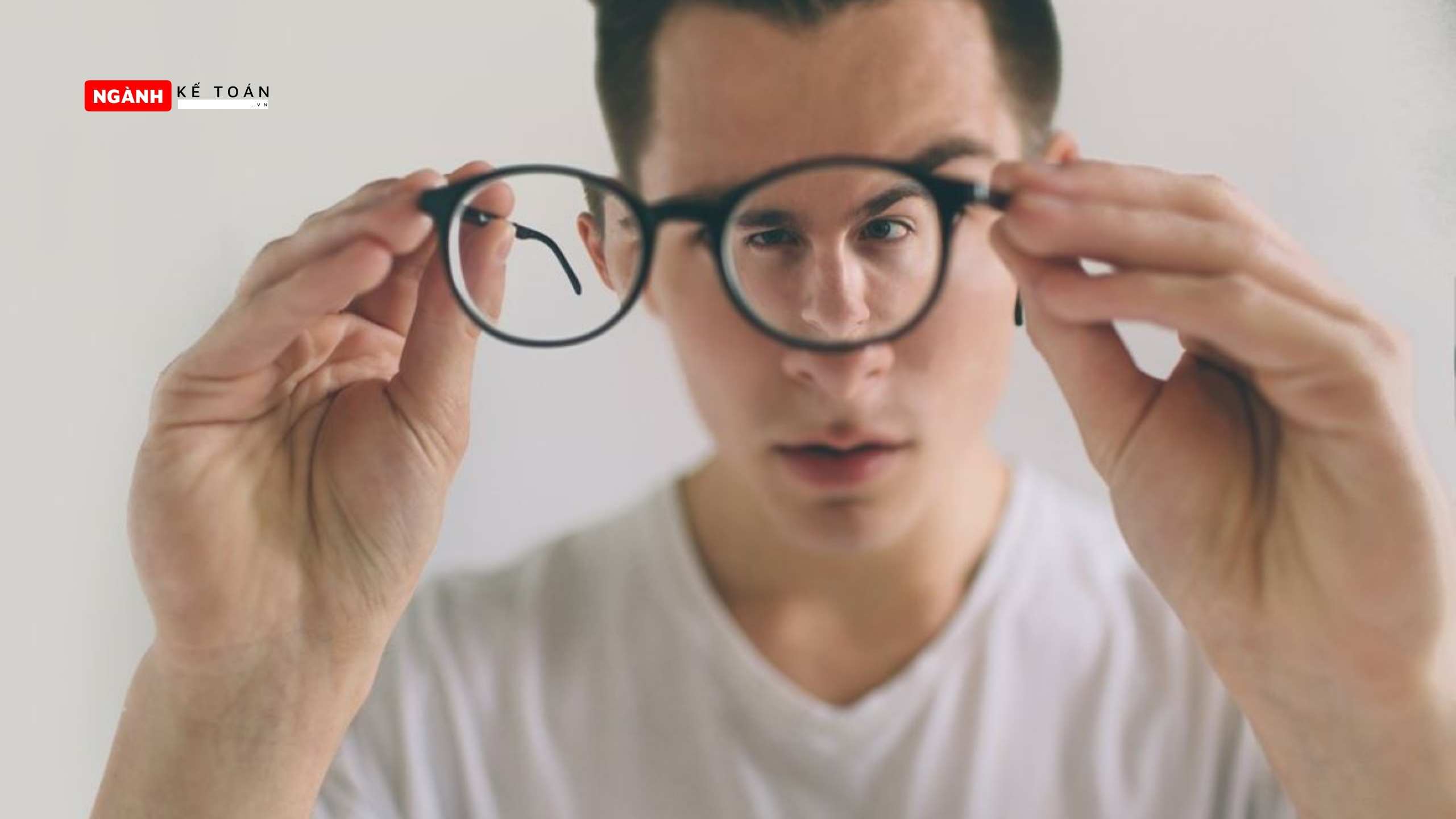 Cận một mắt có bắt buộc đi nghĩa vụ không