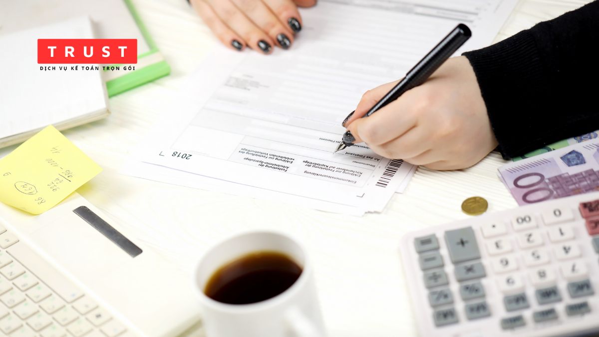 Dịch vụ tư vấn thuế doanh nghiệp thực hiện rà soát sổ sách định kỳ